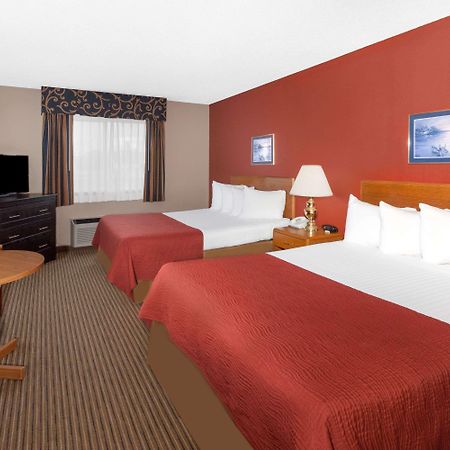 Super 8 By Wyndham St. Ignace Hotell Eksteriør bilde