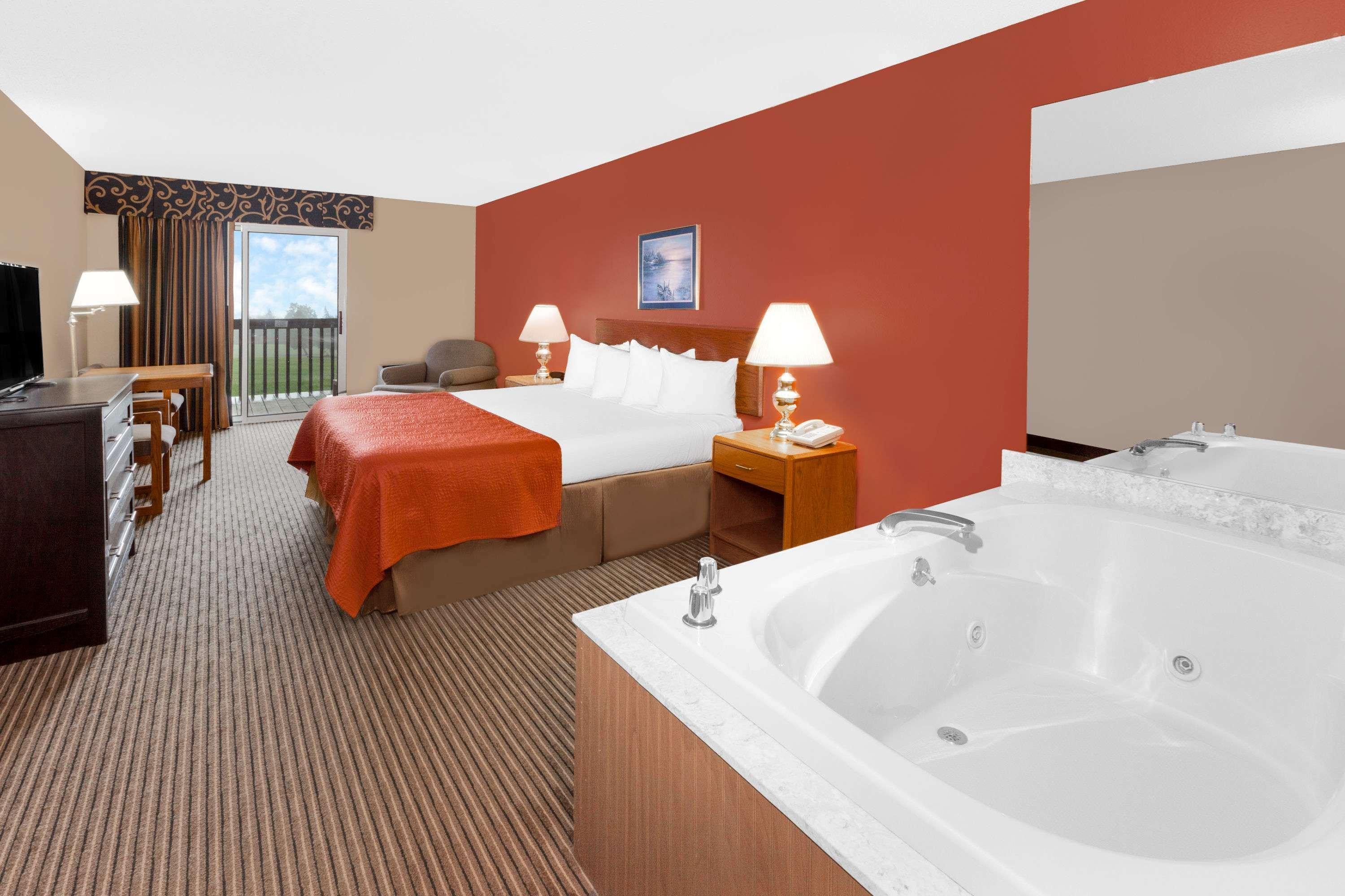 Super 8 By Wyndham St. Ignace Hotell Eksteriør bilde