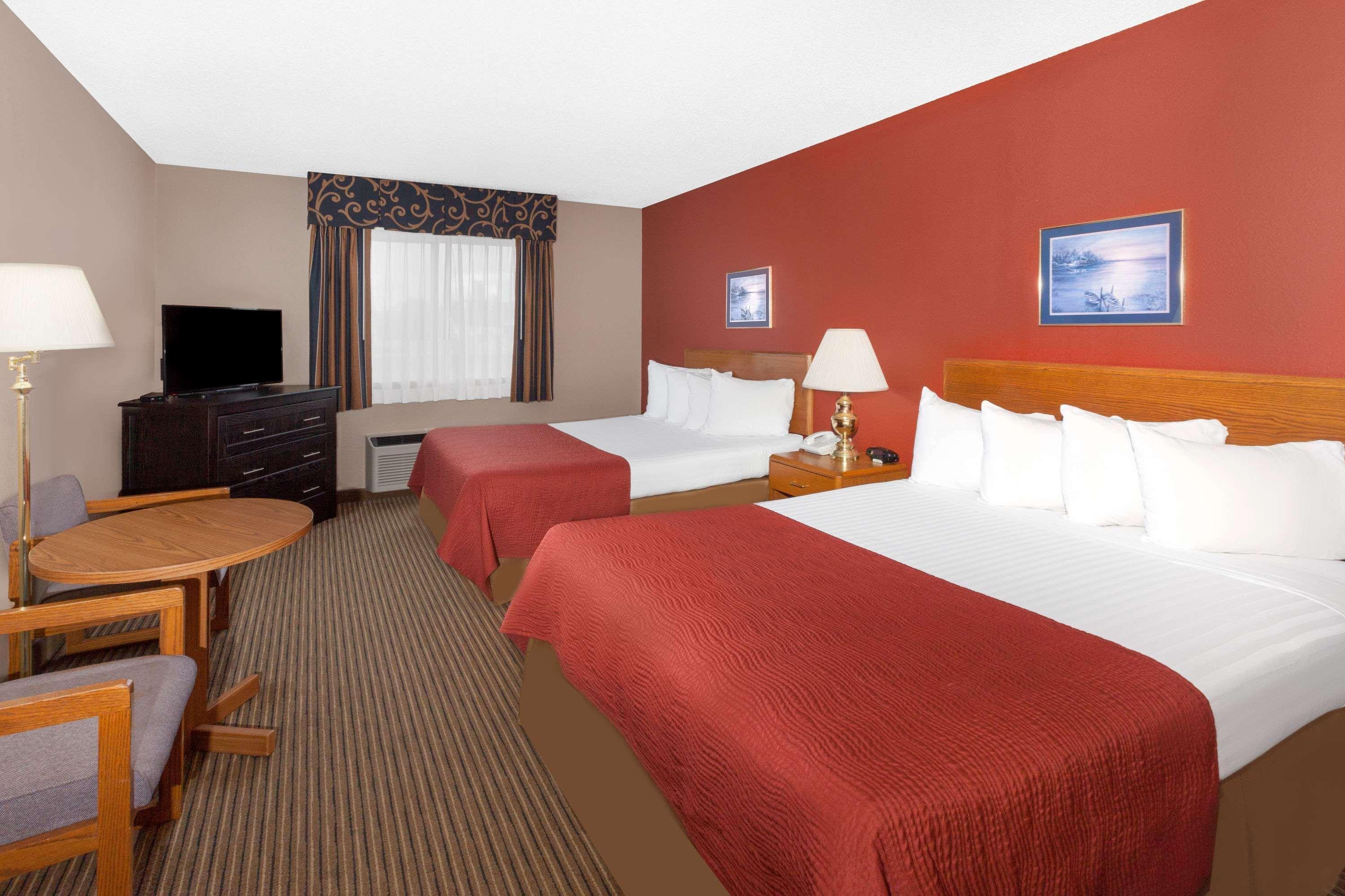 Super 8 By Wyndham St. Ignace Hotell Eksteriør bilde