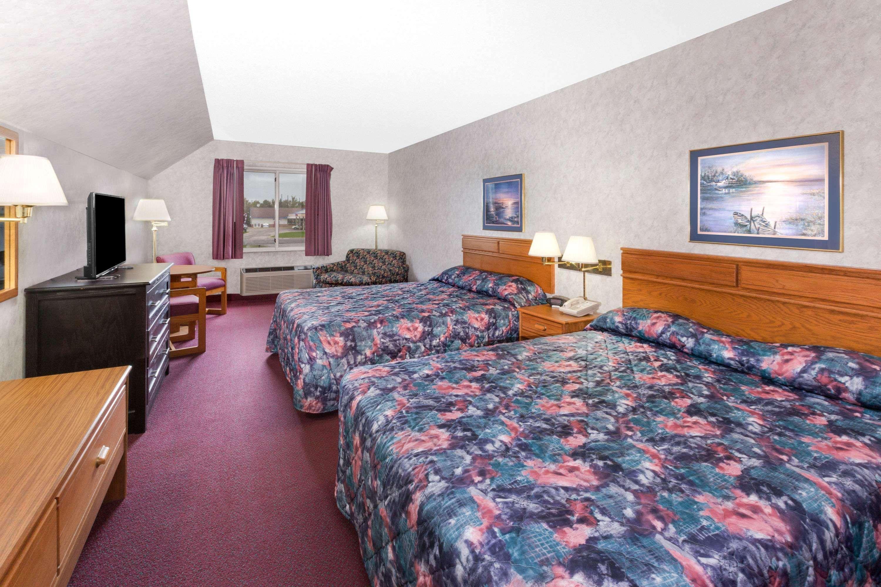Super 8 By Wyndham St. Ignace Hotell Eksteriør bilde