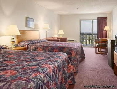 Super 8 By Wyndham St. Ignace Hotell Eksteriør bilde