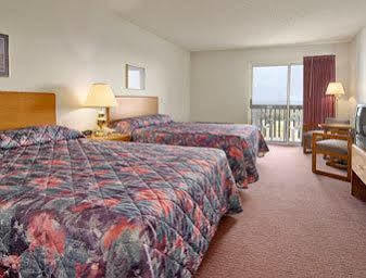 Super 8 By Wyndham St. Ignace Hotell Eksteriør bilde